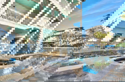 Foto 4 - Fin by Avantstay 9 BR Destin Oasis With Pool Spa Walk to Beach