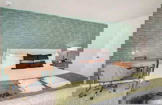 Foto 3 - Elegant 5-bedroom Villa w Private Pool Near Disney