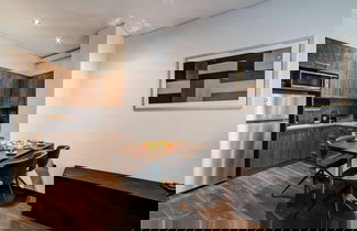 Foto 1 - Classy and Stylish Apartment Next to Hilton