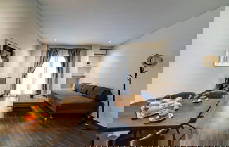 Foto 3 - Classy and Stylish Apartment Next to Hilton