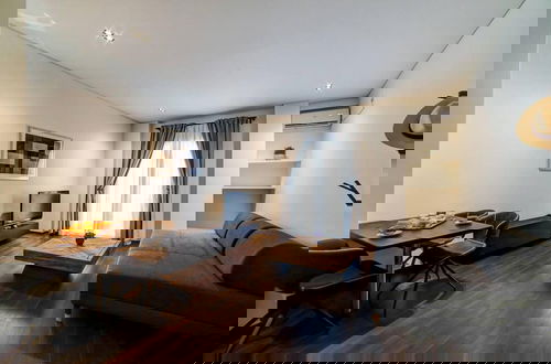 Foto 4 - Classy and Stylish Apartment Next to Hilton