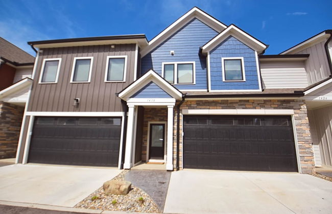Brand New Luxury Townhouse Steps To Notre Dame Fire Place Fire pit 1418 - Photo 1