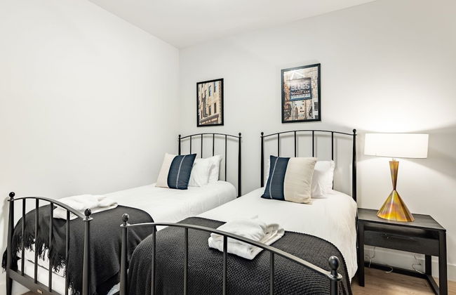 Prime Walkable Midtown Location Pool Gym Outlaw s Den by Avantstay - Photo 19
