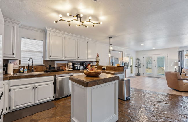 Spacious Lakefront View With Hot Tub and Pool NH - Foto 25