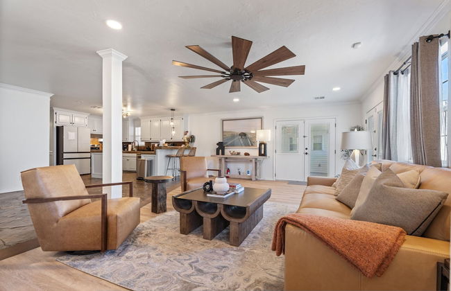 Spacious Lakefront View With Hot Tub and Pool NH - Foto 22