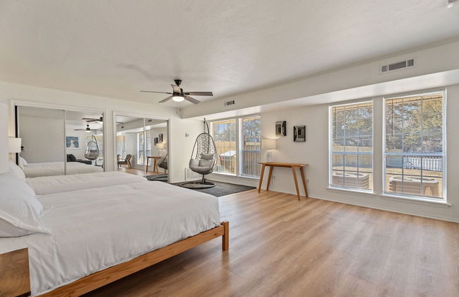 Spacious Lakefront View With Hot Tub and Pool NH - Foto 66