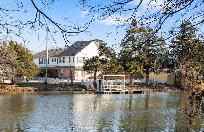 Spacious Lakefront View With Hot Tub and Pool NH - Foto 1