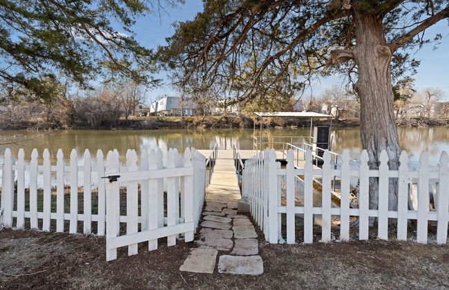Spacious Lakefront View With Hot Tub and Pool NH - Foto 7