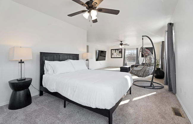 Spacious Lakefront View With Hot Tub and Pool NH - Foto 57