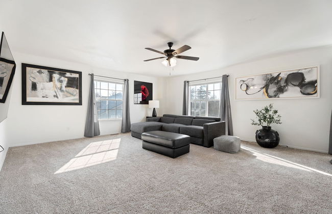 Spacious Lakefront View With Hot Tub and Pool NH - Foto 50