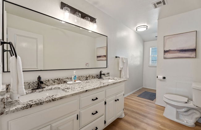 Spacious Lakefront View With Hot Tub and Pool NH - Foto 42