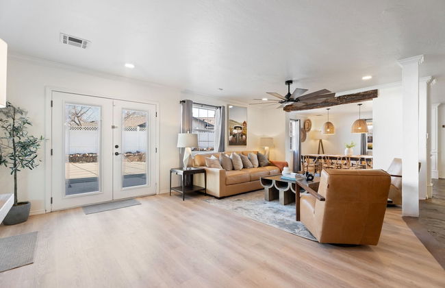 Spacious Lakefront View With Hot Tub and Pool NH - Foto 51