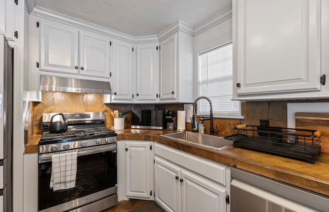 Spacious Lakefront View With Hot Tub and Pool NH - Foto 20