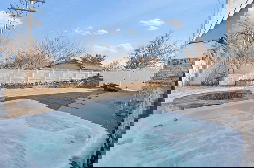 Photo 2 - Spacious Lakefront View With Hot Tub and Pool NH