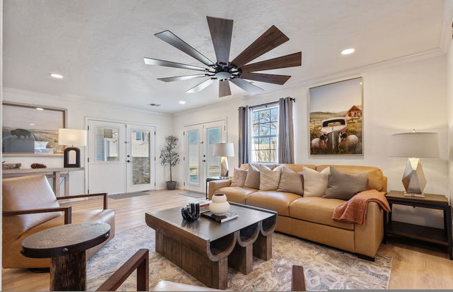 Spacious Lakefront View With Hot Tub and Pool NH - Foto 16
