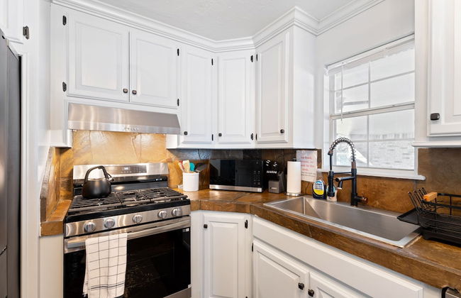 Spacious Lakefront View With Hot Tub and Pool NH - Foto 52