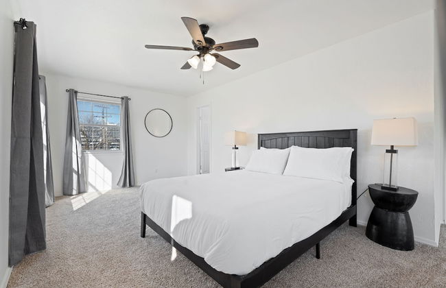 Spacious Lakefront View With Hot Tub and Pool NH - Foto 56
