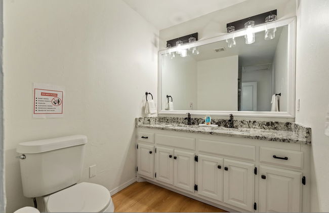 Spacious Lakefront View With Hot Tub and Pool NH - Foto 43
