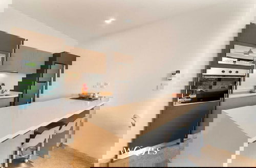 Foto 7 - Luminous 1 Br. Steps Away From the Beach