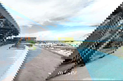 Foto 1 - Luminous 1 Br. Steps Away From the Beach