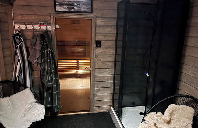 House with Hot Tub and Sauna 300 near the Lake - Photo 19