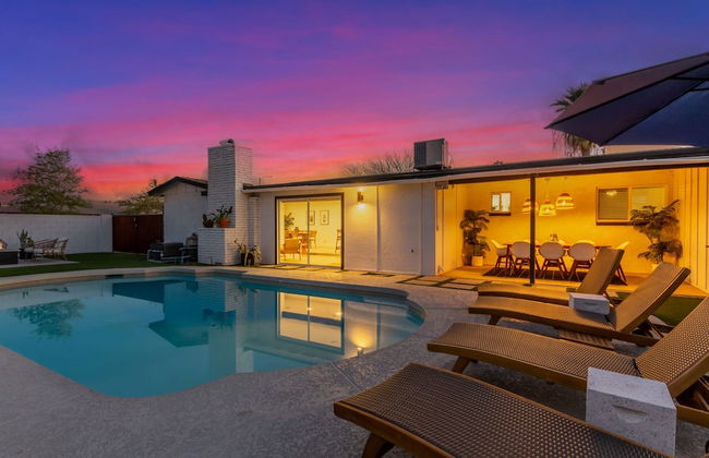The Melrose ASU Pool Workspace Firepit - Foto 1
