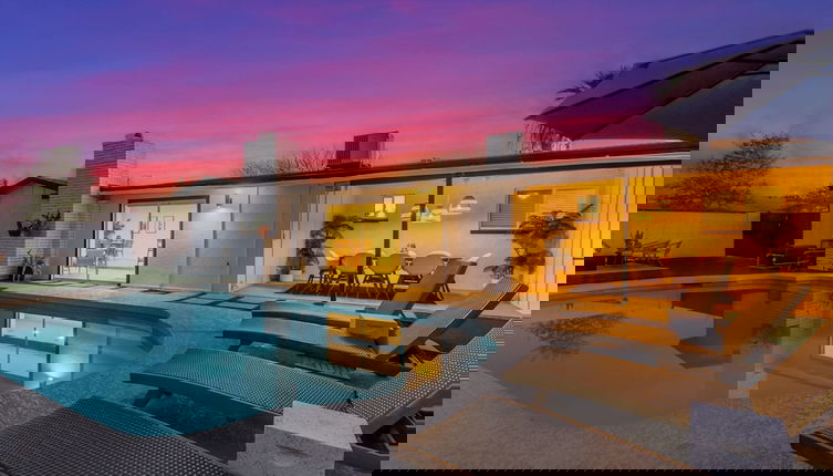 Foto 1 - The Melrose ASU Pool Workspace Firepit