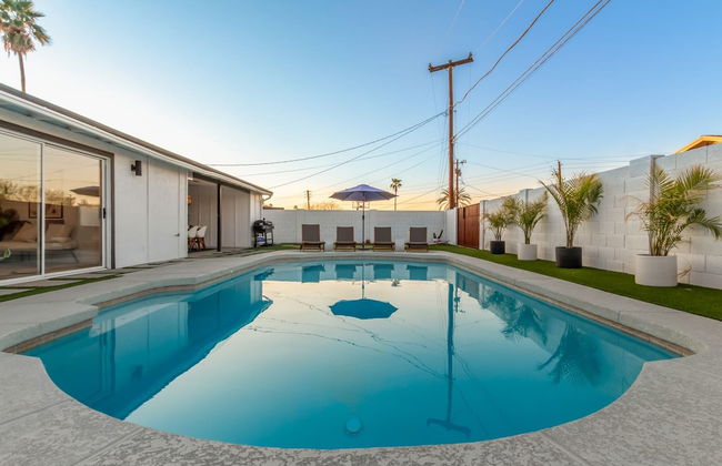 The Melrose ASU Pool Workspace Firepit - Foto 42