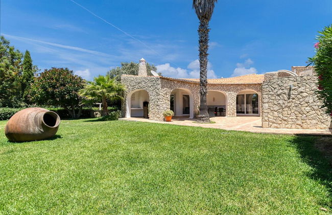 Golfinhos Magnificent Spacious 5 Bedroom Villa - Foto 70
