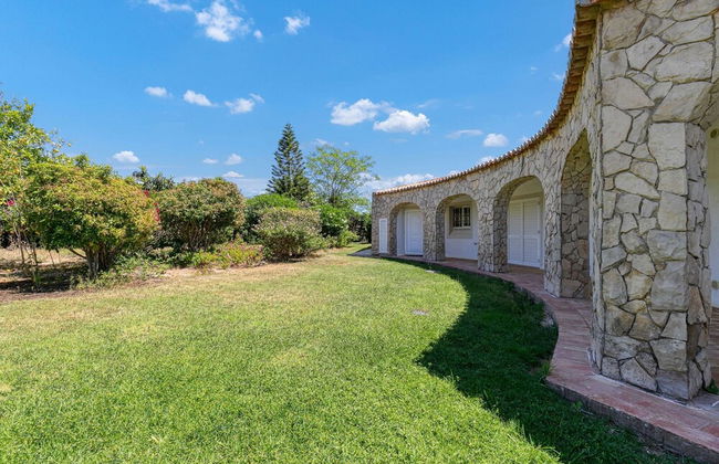 Golfinhos Magnificent Spacious 5 Bedroom Villa - Foto 67