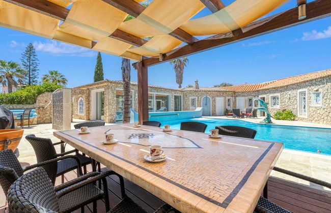 Golfinhos Magnificent Spacious 5 Bedroom Villa - Foto 43