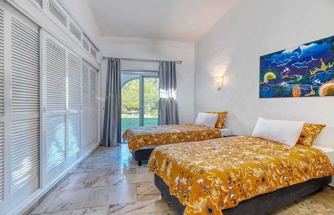 Golfinhos Magnificent Spacious 5 Bedroom Villa - Foto 60