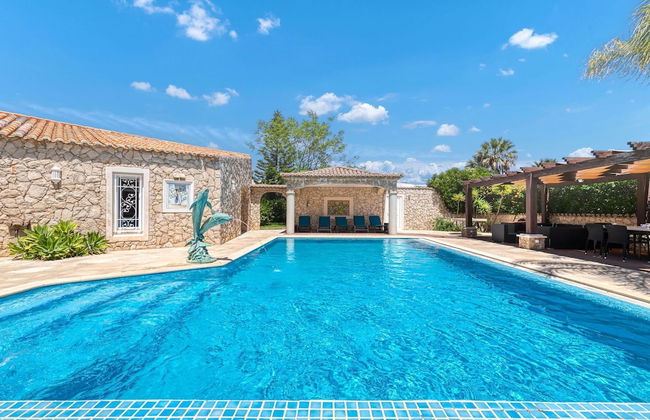 Golfinhos Magnificent Spacious 5 Bedroom Villa - Foto 7
