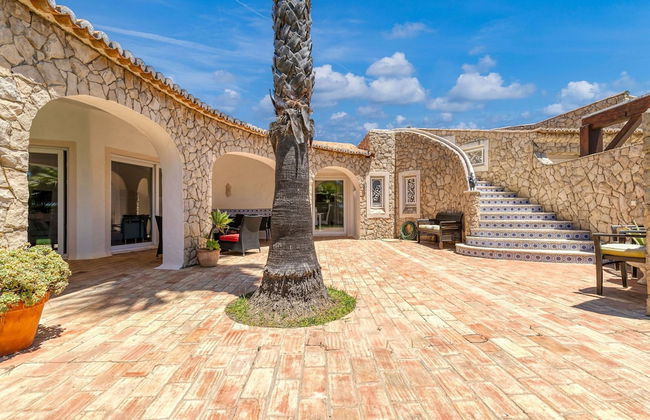Golfinhos Magnificent Spacious 5 Bedroom Villa - Foto 27