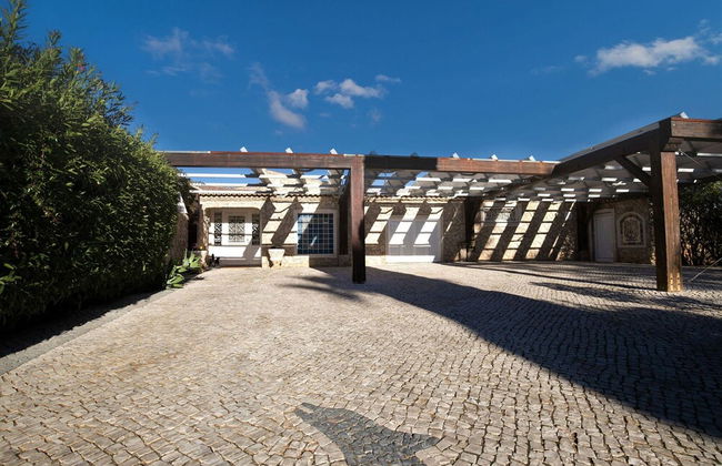Golfinhos Magnificent Spacious 5 Bedroom Villa - Foto 69