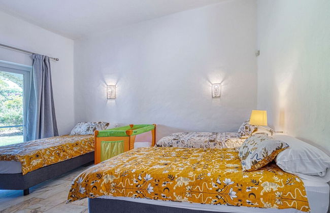 Golfinhos Magnificent Spacious 5 Bedroom Villa - Foto 55