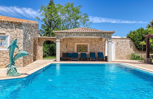 Golfinhos Magnificent Spacious 5 Bedroom Villa - Foto 1