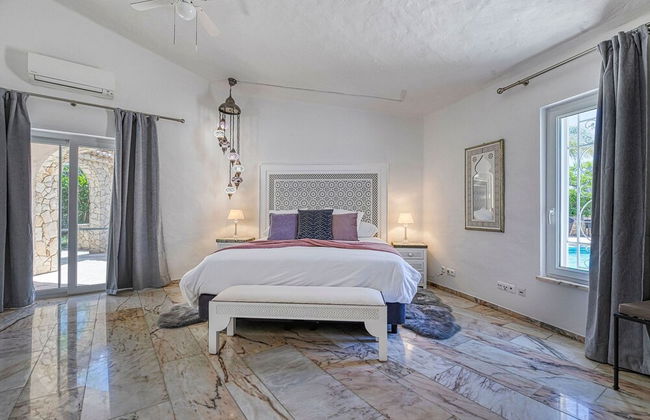 Golfinhos Magnificent Spacious 5 Bedroom Villa - Foto 51