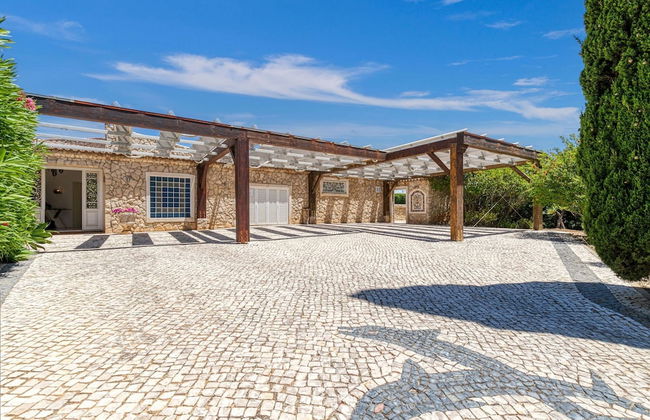 Golfinhos Magnificent Spacious 5 Bedroom Villa - Foto 31