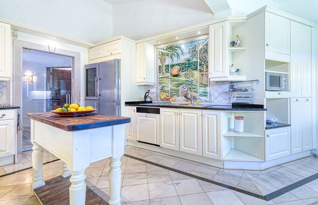 Golfinhos Magnificent Spacious 5 Bedroom Villa - Foto 47