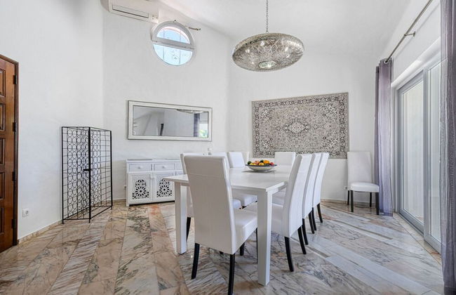 Golfinhos Magnificent Spacious 5 Bedroom Villa - Foto 46
