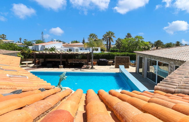 Golfinhos Magnificent Spacious 5 Bedroom Villa - Foto 34