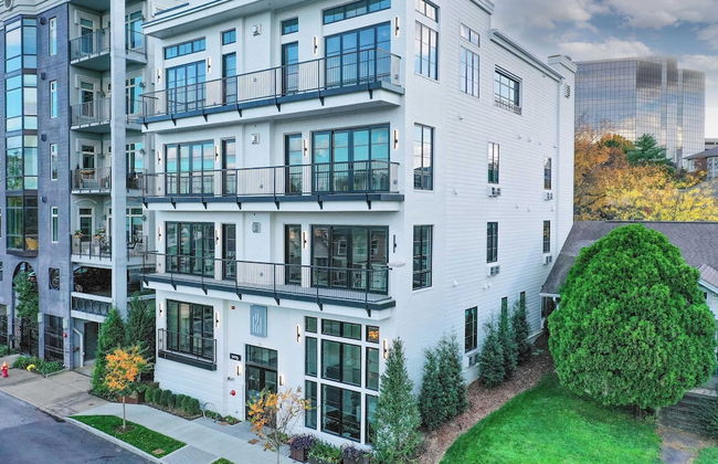 121 Hotel Floor 1 & 2 by Avantstay Sleeps 34, 10 Units in Nashville - Foto 3