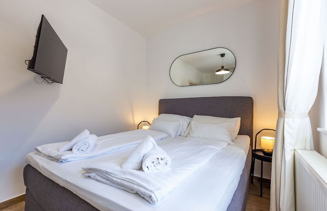 Exquisite Prestige Luxury Apartments With Shared Pool - Photo 8