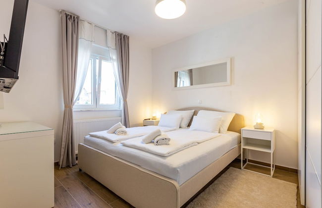 Exquisite Prestige Luxury Apartments With Shared Pool - Photo 11
