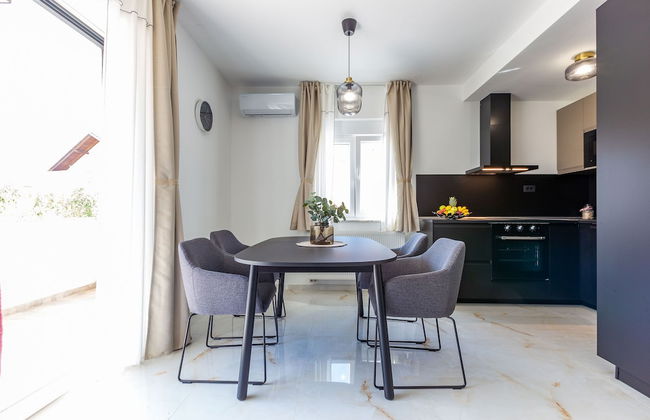 Exquisite Prestige Luxury Apartments With Shared Pool - Photo 50