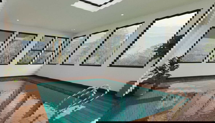 Foto 1 - Luxury Group Retreat w/ Indoor Pool, Arcade & 56-mile Views Grand Vista Retreat