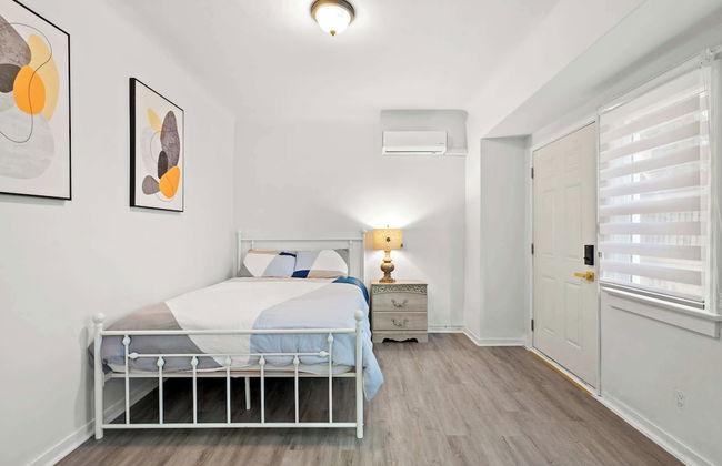 Comfortable Home Near LA With Full Kitchen & Laundry - Photo 6