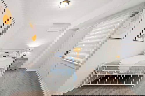Foto 6 - Comfortable Home Near LA With Full Kitchen & Laundry