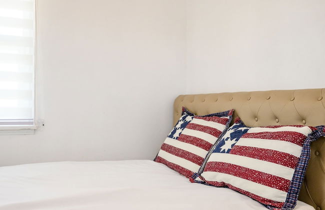 Comfortable Home Near LA With Full Kitchen & Laundry - Photo 8